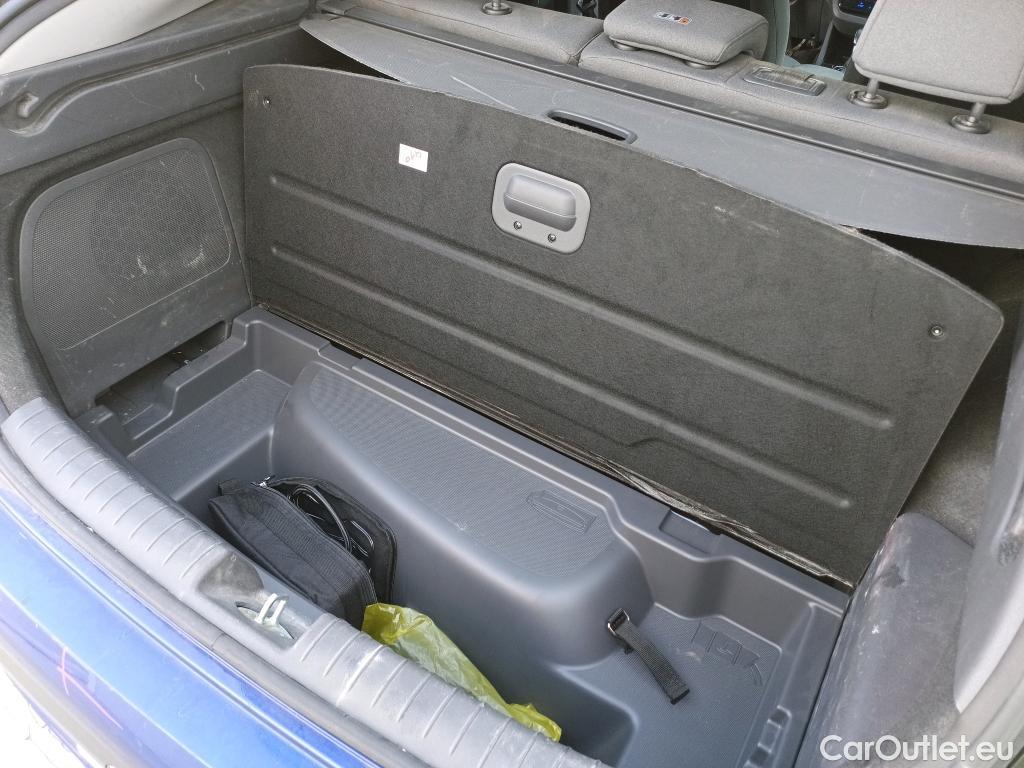  Hyundai   Ioniq HYUNDAI / 2019 / 5P / berlina con portón 1.6 GDI PHEV Tecno DCT #1