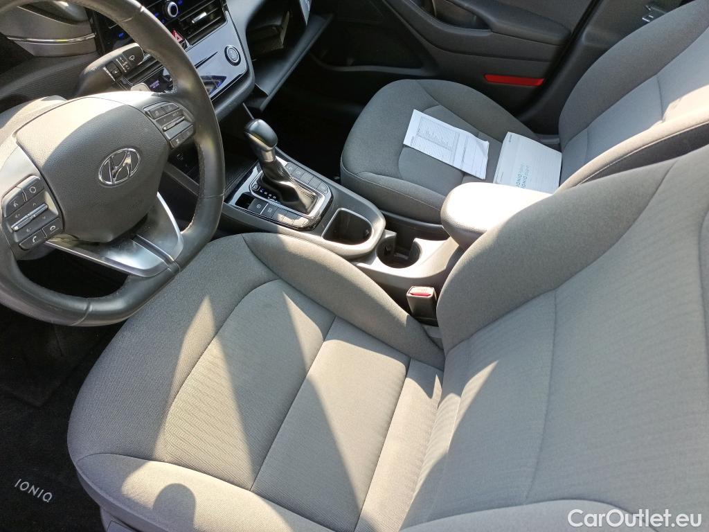  Hyundai   Ioniq HYUNDAI / 2019 / 5P / berlina con portón 1.6 GDI PHEV Tecno DCT #14