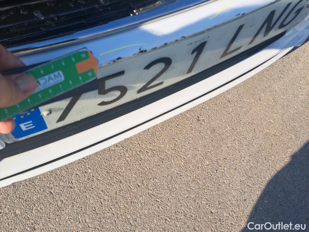  Peugeot  308 PEUGEOT  / 2017 / 5P / berlina con portón 5p Active Pack BlueHDi 130 S&S #38