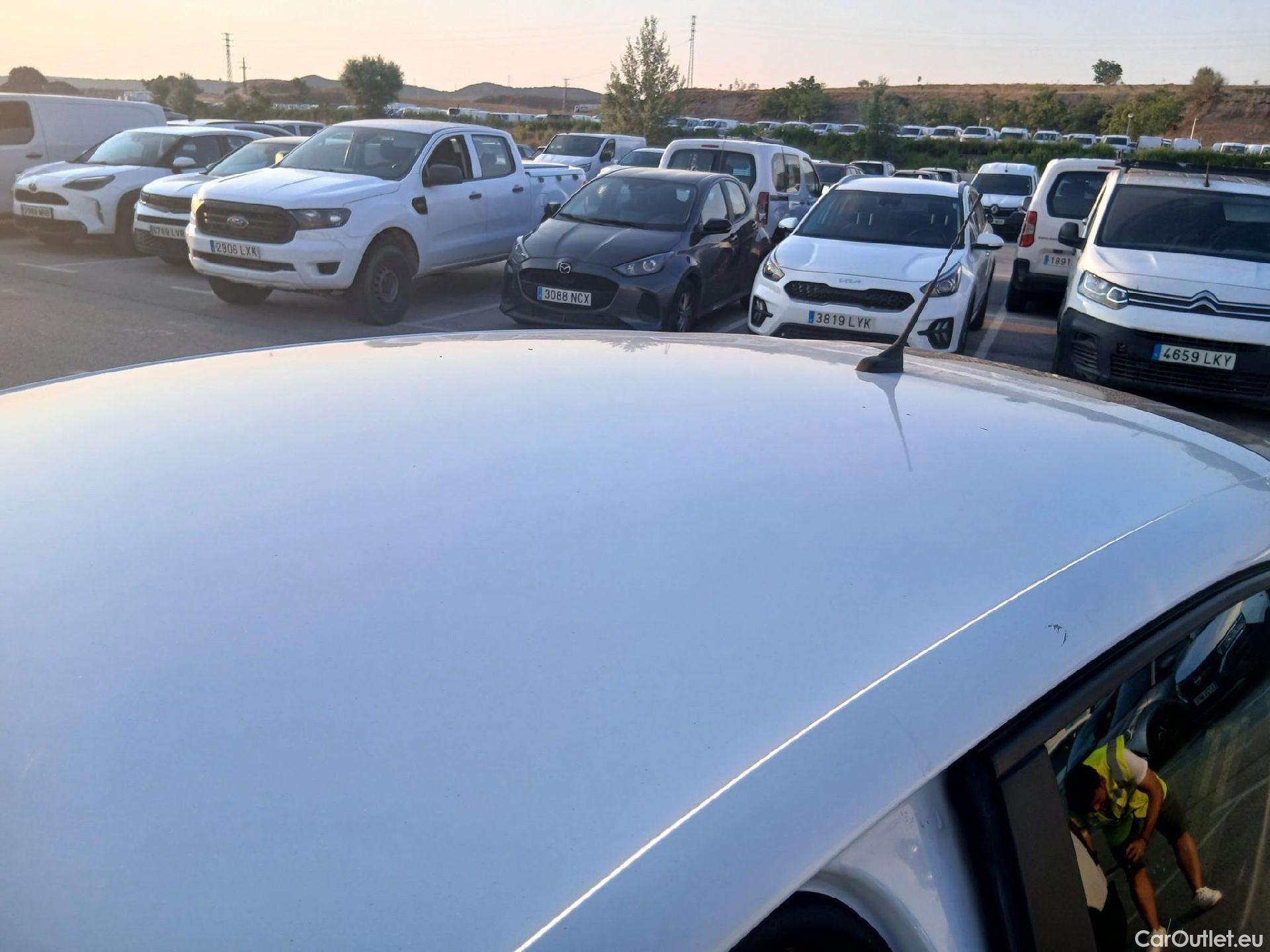  Peugeot  208 PEUGEOT  / 2019 / 5P / berlina con portón BlueHDi 73kW (100CV) Active #48