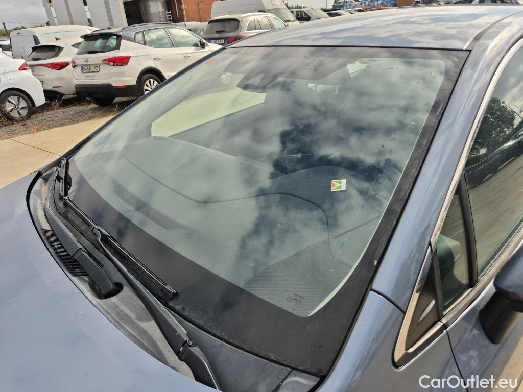  Toyota  Corolla TOYOTA  / 2019 / 4P / sedán 1.8 125H BUSINESS P E-CVT SEDAN Rueda Re #1