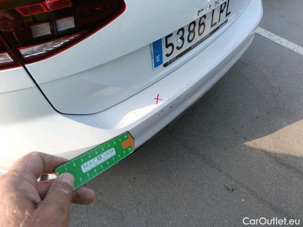  Volkswagen  Passat VOLKSWAGEN  / 2019 / 5P / familiar Variant R-Line 2.0 TDI 110kW DSG #19