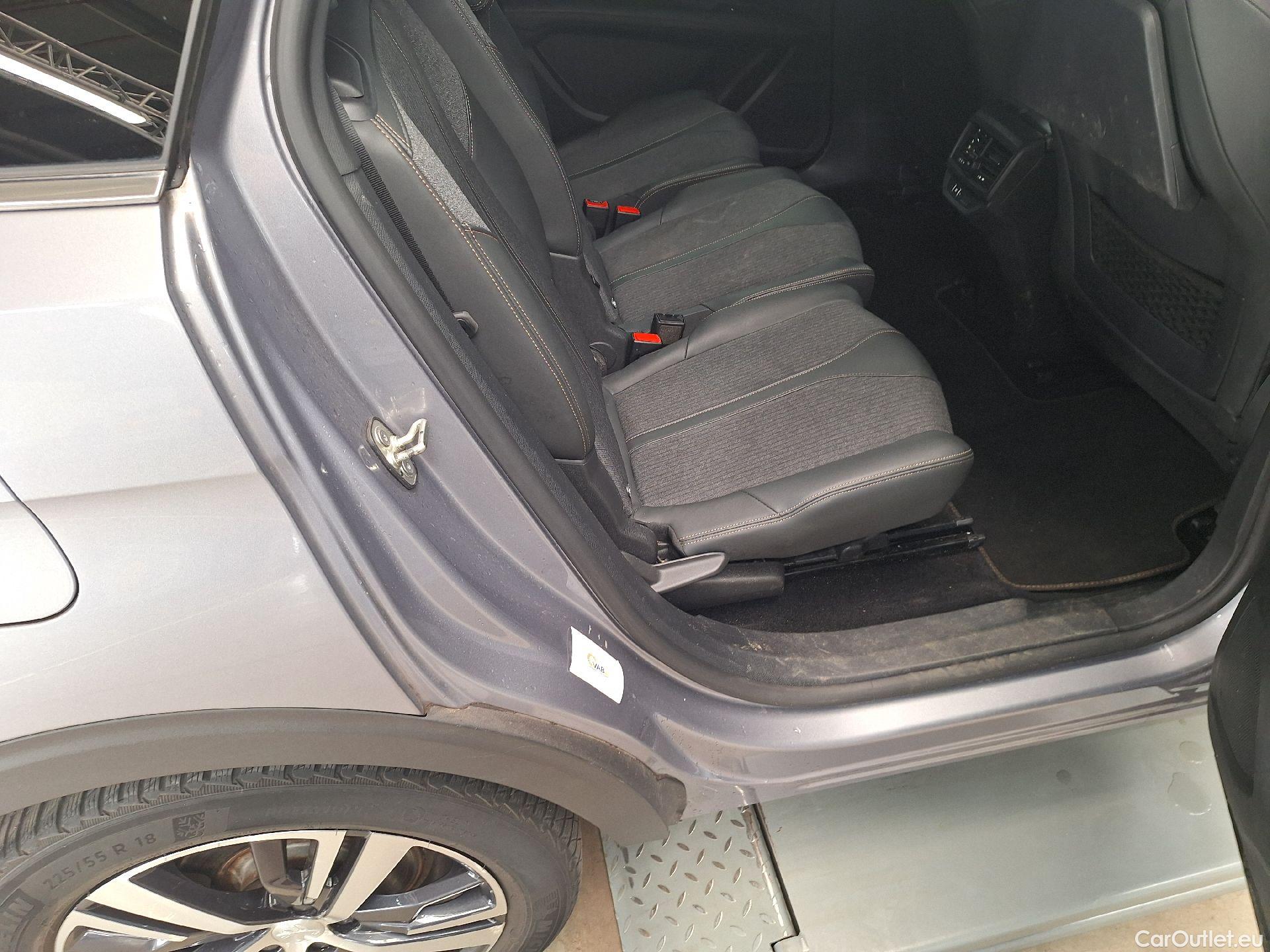  Peugeot  5008 Peugeot,  '16, Peugeot  1.2 PureTech 96kW S&S EAT8 GT Line 5d 7pl #15