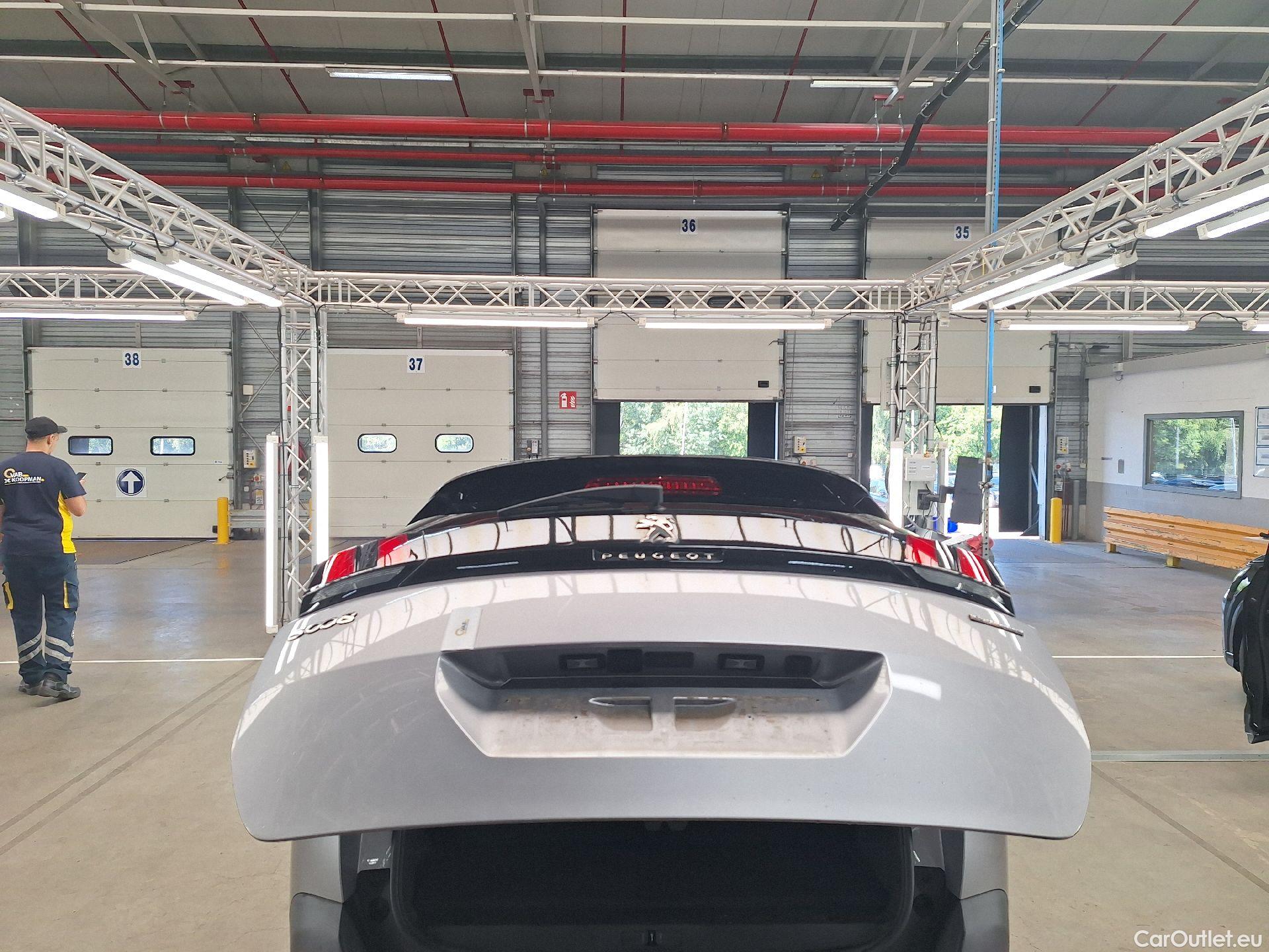  Peugeot  5008 Peugeot,  '16, Peugeot  1.2 PureTech 96kW S&S EAT8 GT Line 5d 7pl #11