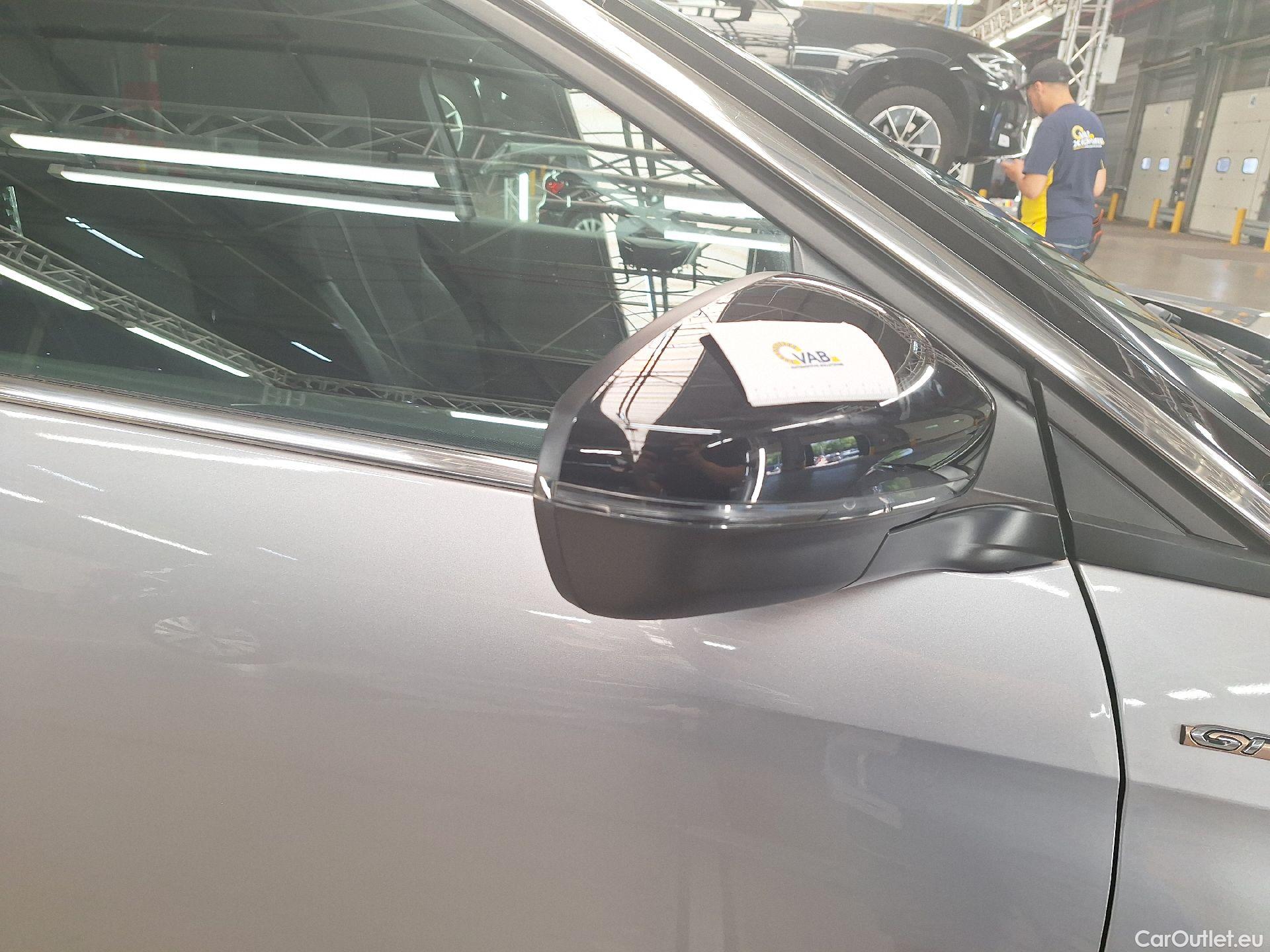  Peugeot  5008 Peugeot,  '16, Peugeot  1.2 PureTech 96kW S&S EAT8 GT Line 5d 7pl #48