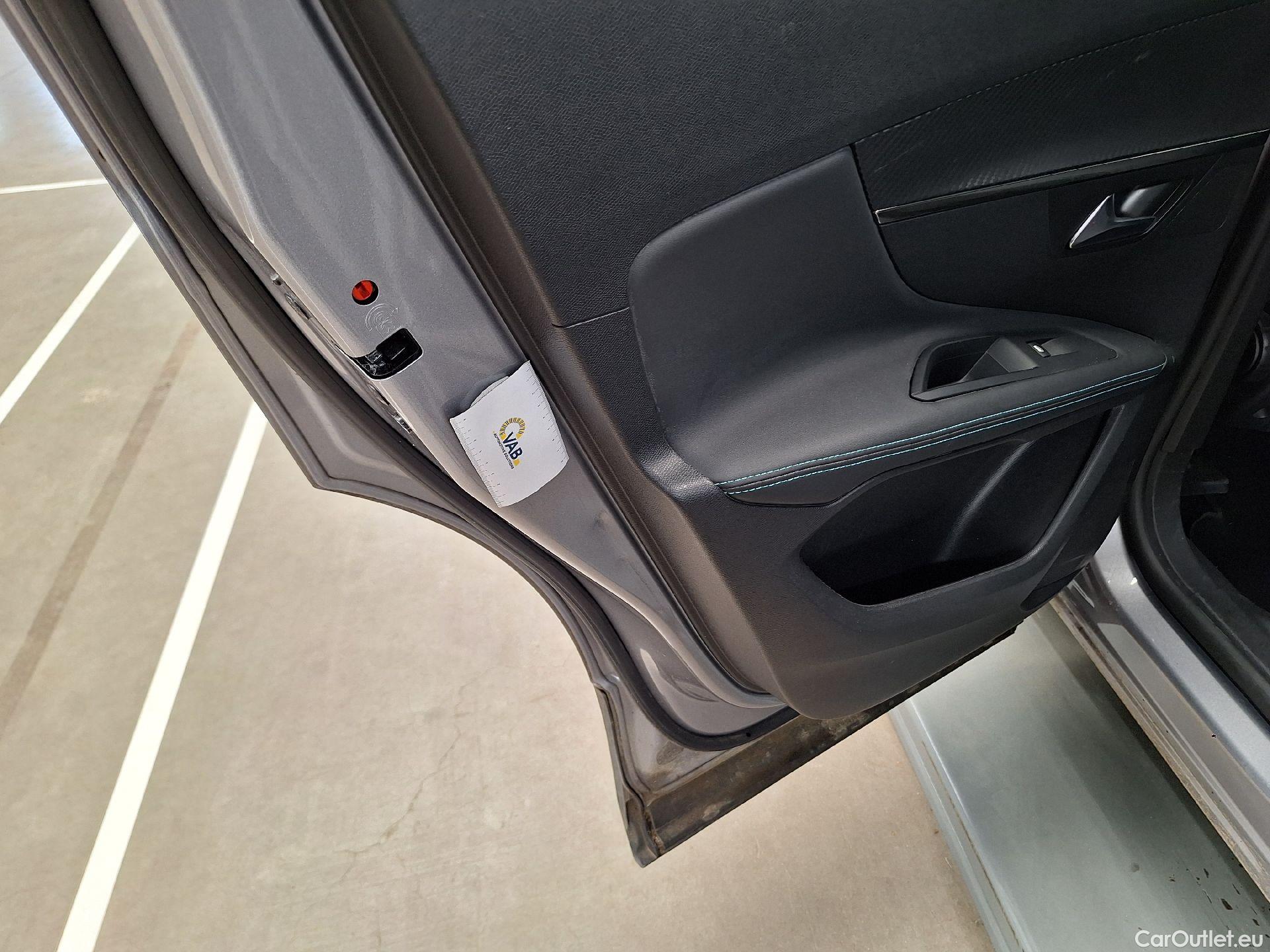  Peugeot  3008 Peugeot,  FL'20 PHEV, Peugeot  Hybrid 225 e-Auto8 Allure 5d #5