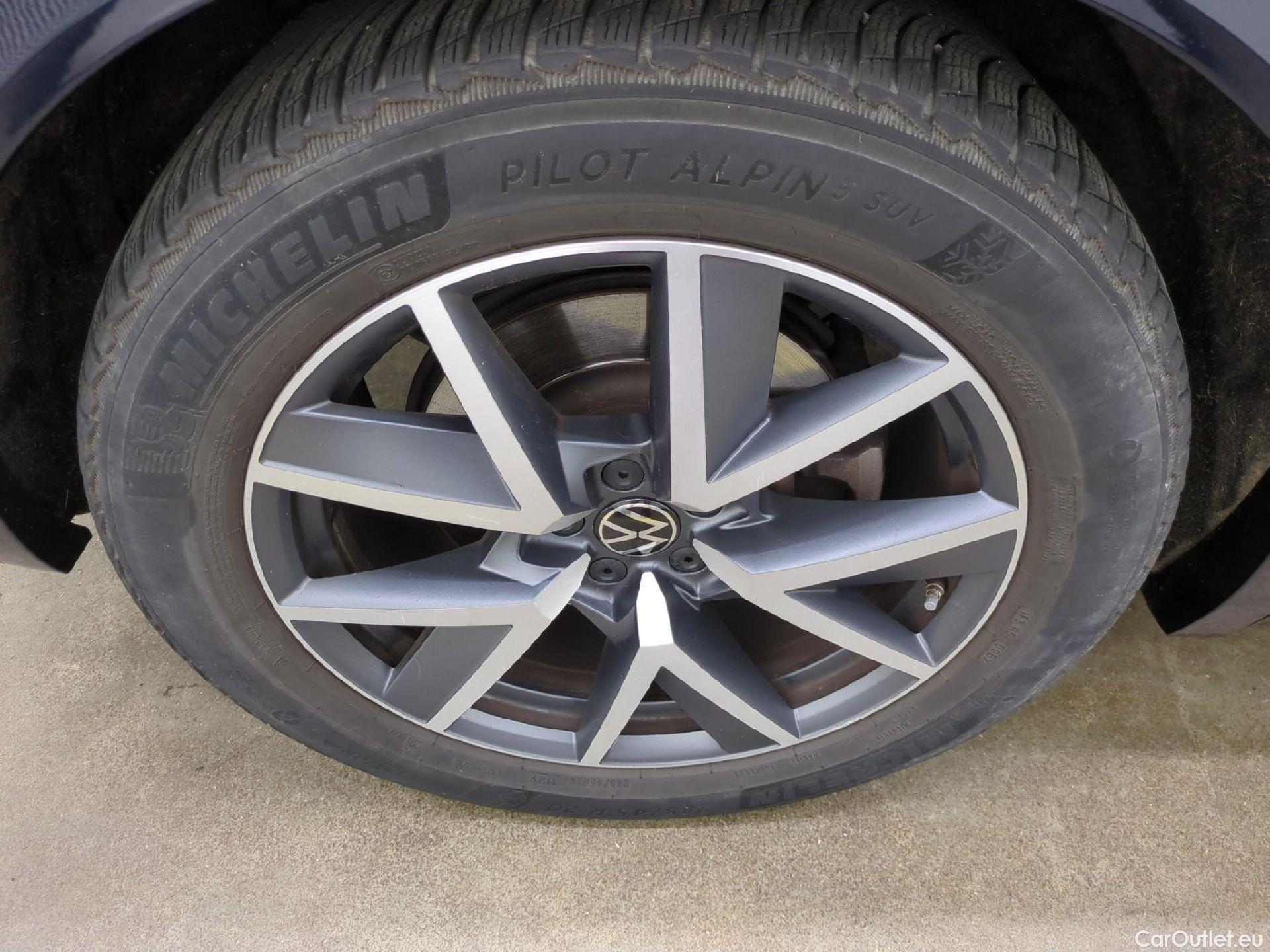  Volkswagen  Touareg  / 2018 / 5P / SUV 3.0 TSI 462ch eHybrid R #15