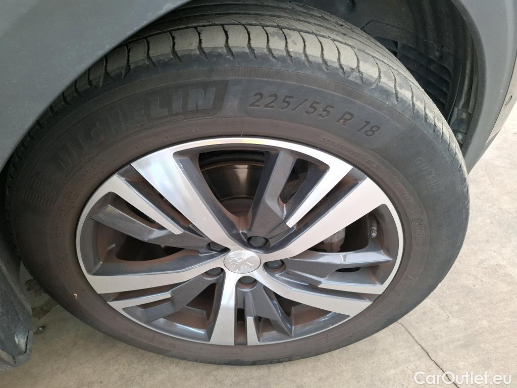  Peugeot  3008  II Allure 1.2 PureTech 130CV BVA8 E6d #5