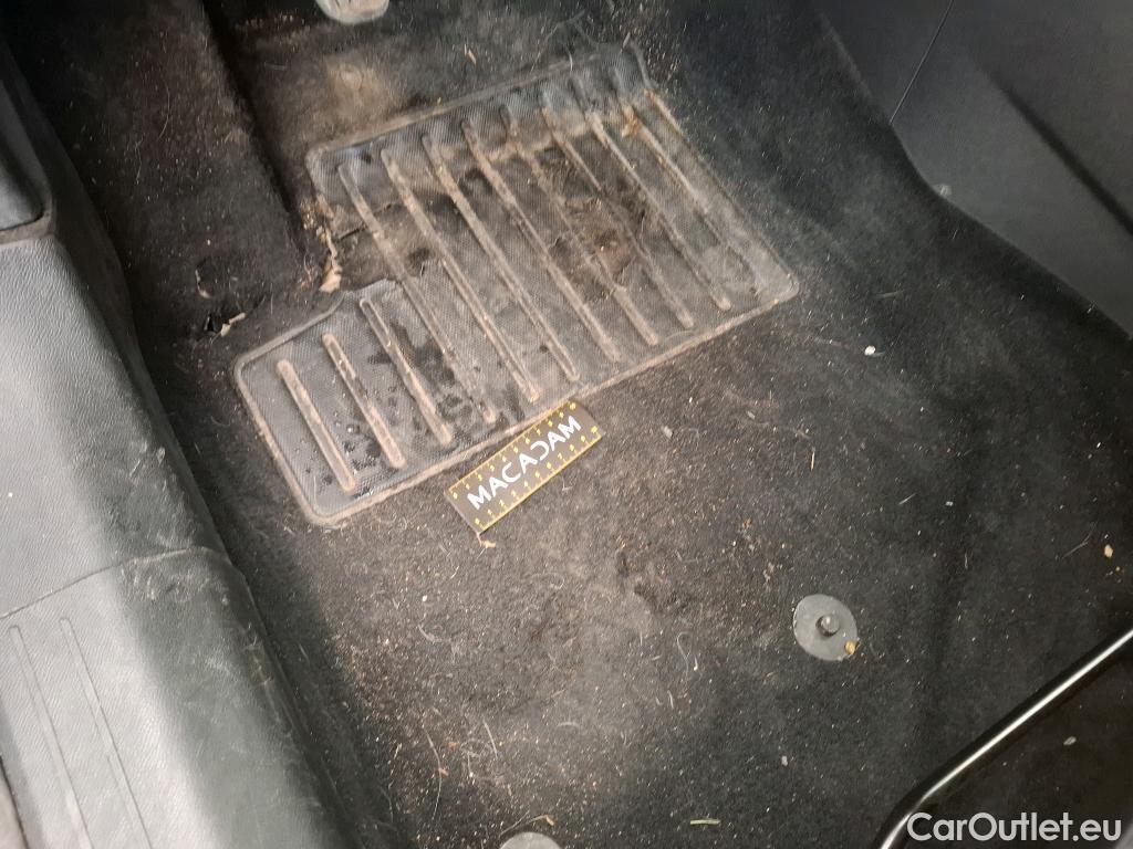  Peugeot  208  Allure Business 1.2 PureTech 100CV BVM6 E6d #1