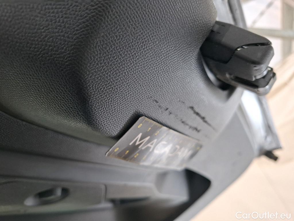  Peugeot  2008  (e-) Active Pack 50kWh BVA #31
