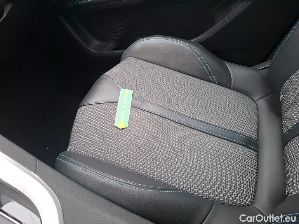  Peugeot  3008 PEUGEOT  / 2020 / 5P / SUV 1.6 HYBRID 225 E-EAT8 Allure Pack #30