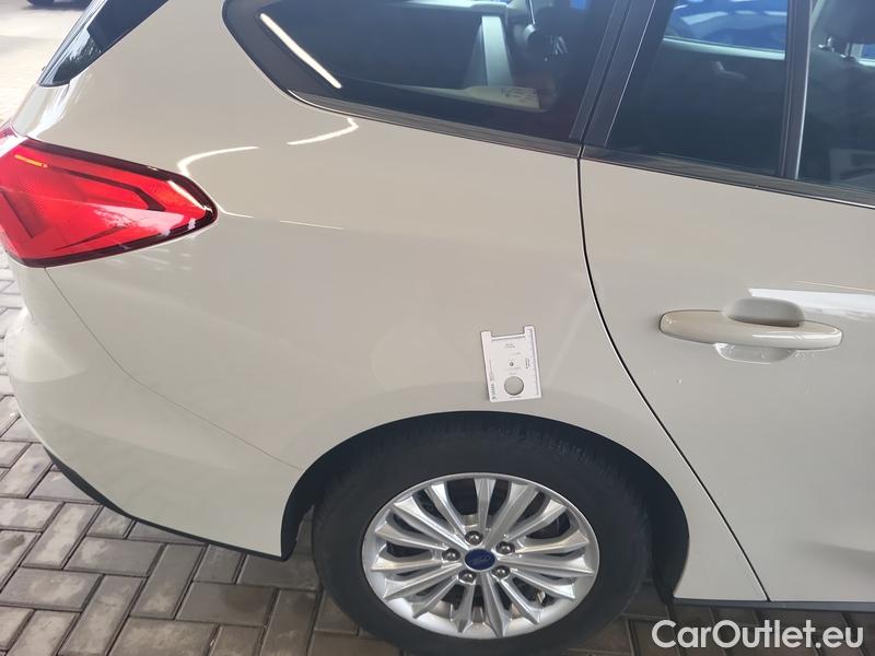  Ford  Focus   (CGE)(2018->) Foc.Kom.1.5EBl.120 Titanium #9