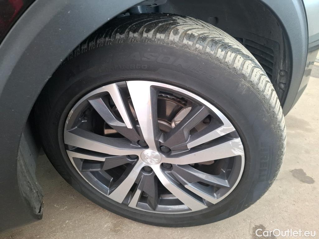  Peugeot  3008 PEUGEOT  / 2020 / 5P / SUV 1.6 HYBRID 225 E-EAT8 Allure Pack #22