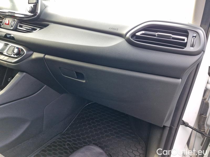  Hyundai  i30   cw (PD)(2017->)  kom.1.5T-GDI Smart 5d #15