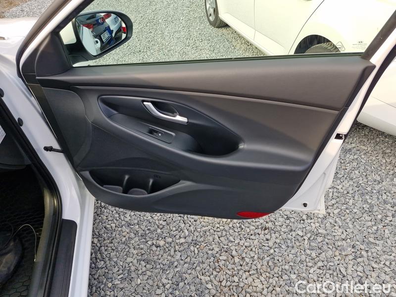  Hyundai  i30   cw (PD)(2017->)  kom.1.5T-GDI Smart 5d #14