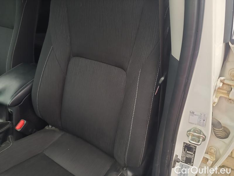  Toyota  Hilux  (2016)  2.4D4D Active DC 4x4 #15