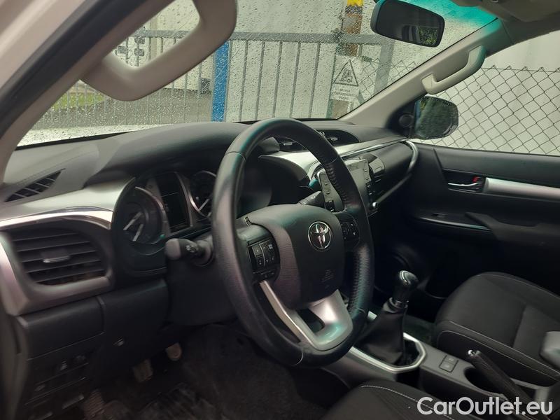  Toyota  Hilux  (2016)  2.4D4D Active DC 4x4 #11