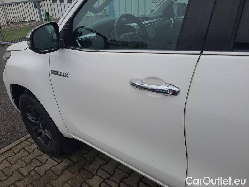  Toyota  Hilux  (2016)  2.4D4D Active DC 4x4 #17
