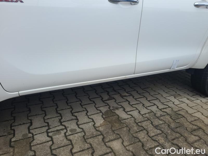  Toyota  Hilux  (2016)  2.4D4D Active DC 4x4 #2