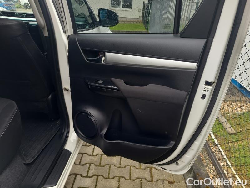  Toyota  Hilux  (2016)  2.4D4D Active DC 4x4 #10