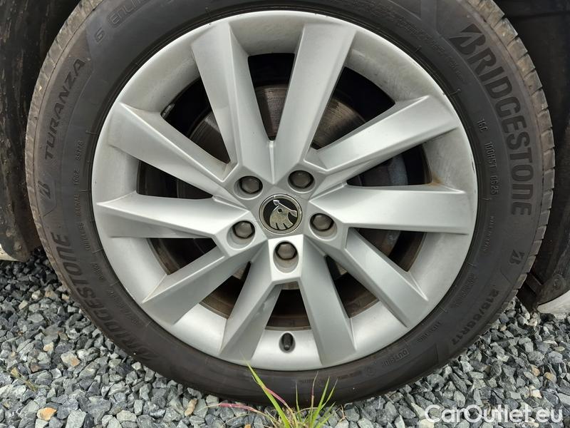  Skoda  Superb  Combi (3V5)(2015) Su.C.2.0TDI 147 4x4 Style Aut #4