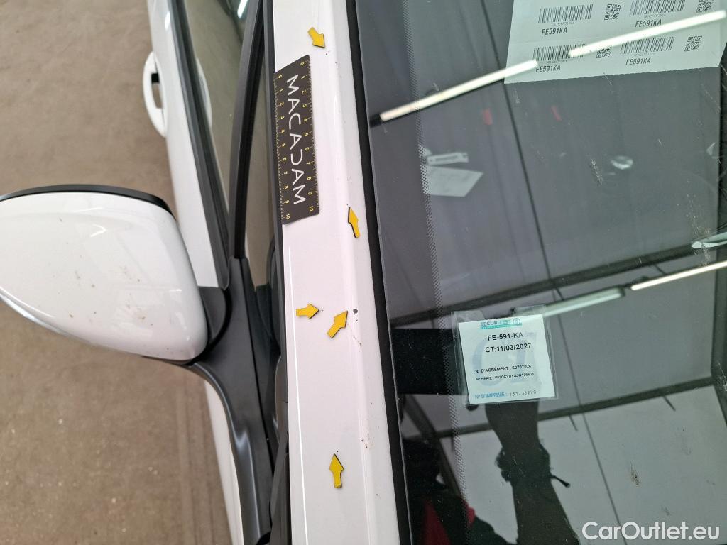  Peugeot  208 PEUGEOT  Affaire / 2015 / 5P / Berline &BlueHDi 100 €6.c S&S PREMIUM #35