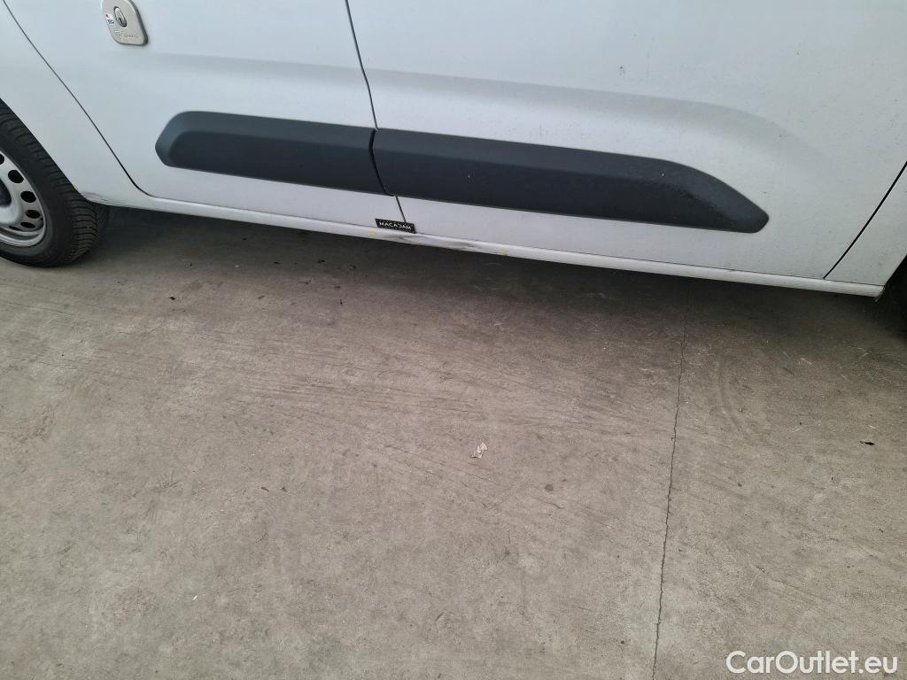  Citroen  Berlingo CITROEN  Van / 2018 / 4P / Fourgonnette XL 950kg BlueHDi 100 S&S BVM Driver #12