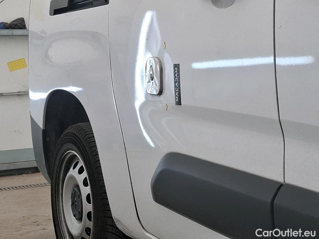  Citroen  Berlingo CITROEN  Van / 2018 / 4P / Fourgonnette XL 950kg BlueHDi 100 S&S BVM Driver #21