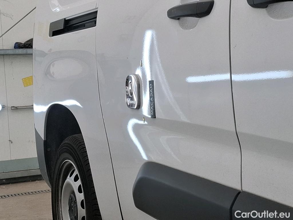  Citroen  Berlingo CITROEN  Van / 2018 / 4P / Fourgonnette XL 950kg BlueHDi 100 S&S BVM Driver #20