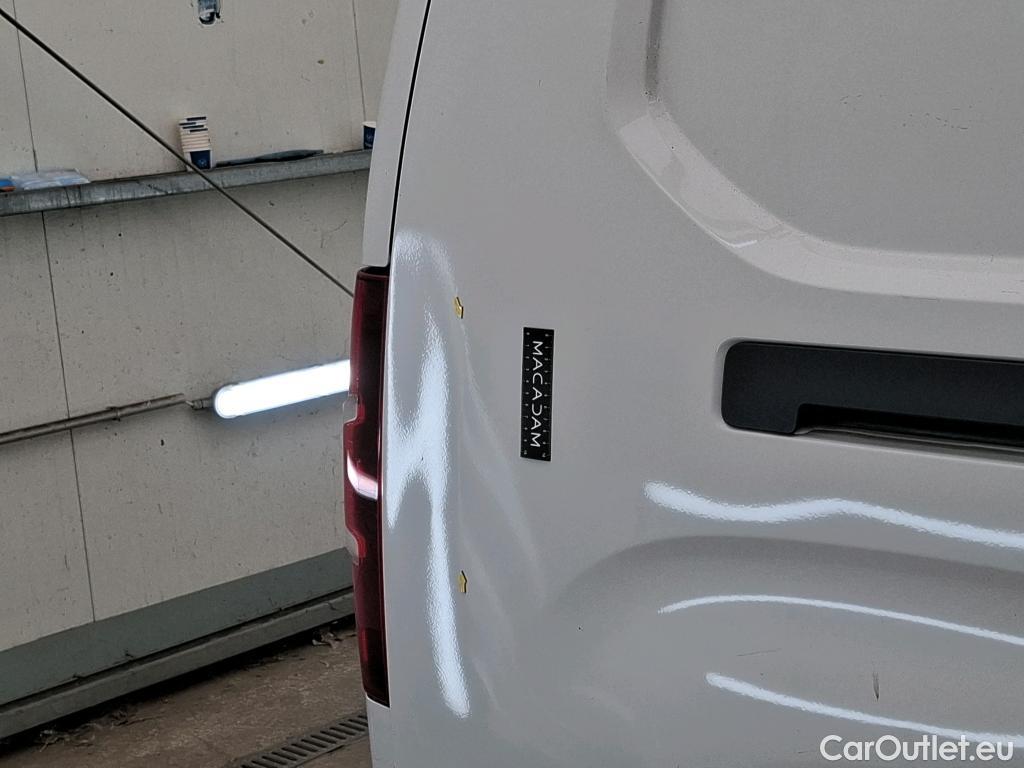  Citroen  Berlingo CITROEN  Van / 2018 / 4P / Fourgonnette XL 950kg BlueHDi 100 S&S BVM Driver #2