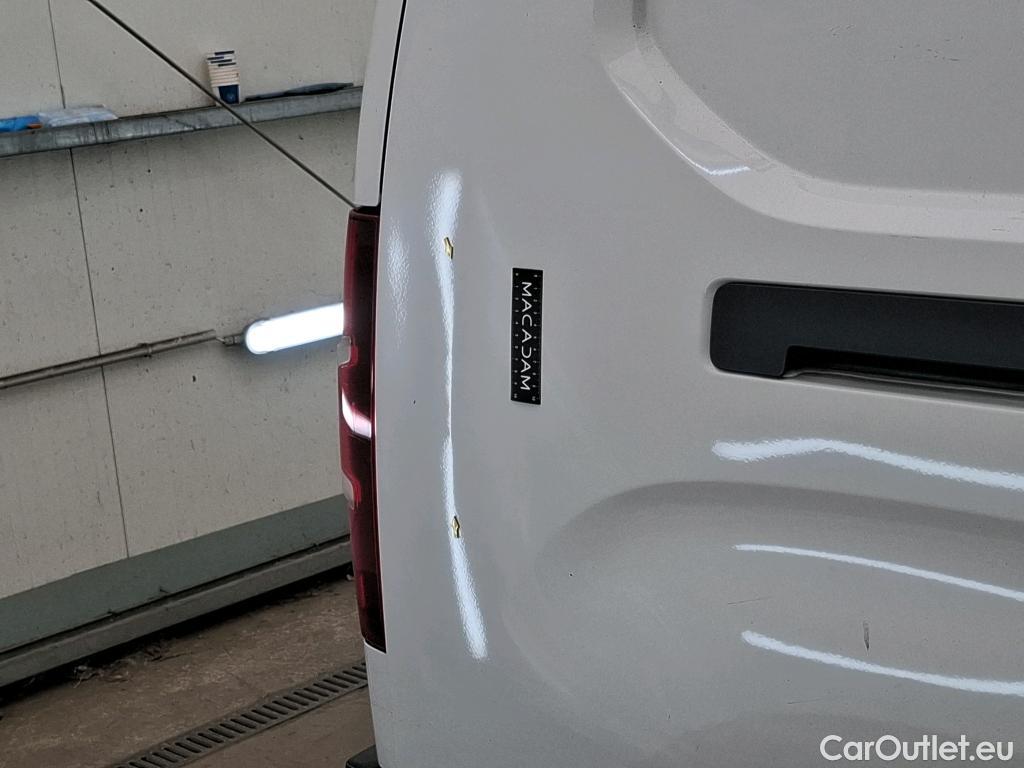  Citroen  Berlingo CITROEN  Van / 2018 / 4P / Fourgonnette XL 950kg BlueHDi 100 S&S BVM Driver #4