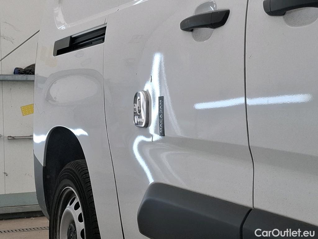  Citroen  Berlingo CITROEN  Van / 2018 / 4P / Fourgonnette XL 950kg BlueHDi 100 S&S BVM Driver #22