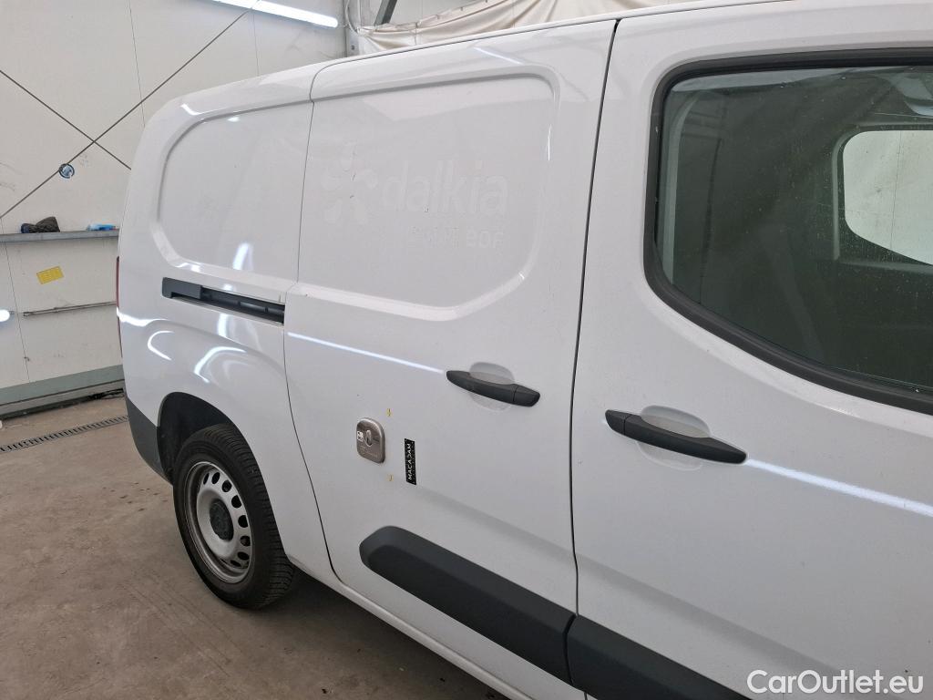  Citroen  Berlingo CITROEN  Van / 2018 / 4P / Fourgonnette XL 950kg BlueHDi 100 S&S BVM Driver #19