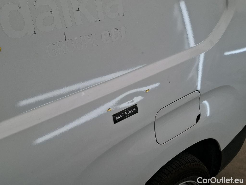  Citroen  Berlingo CITROEN  Van / 2018 / 4P / Fourgonnette XL 950kg BlueHDi 100 S&S BVM Driver #10