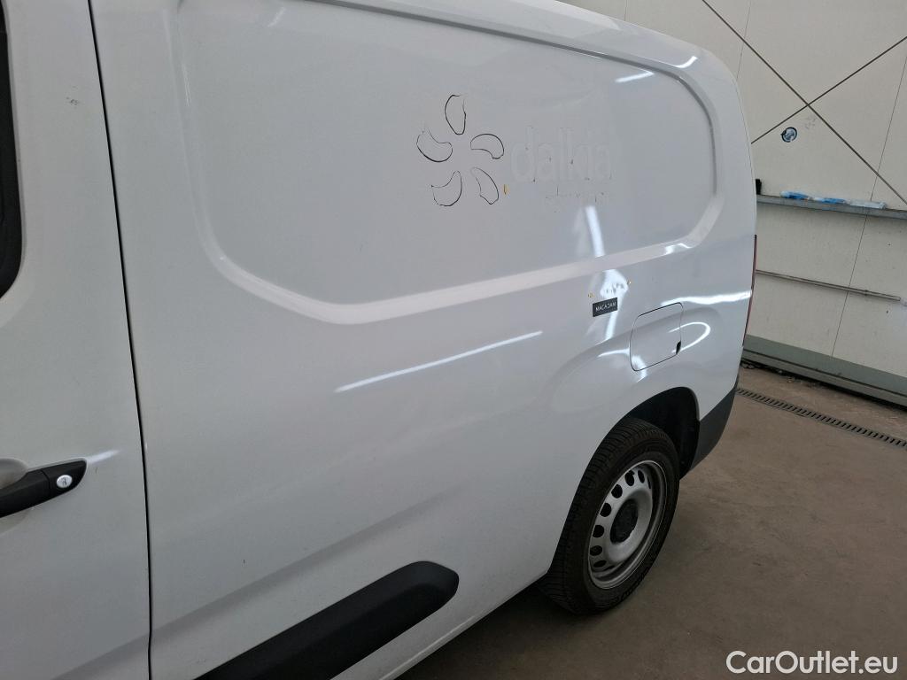  Citroen  Berlingo CITROEN  Van / 2018 / 4P / Fourgonnette XL 950kg BlueHDi 100 S&S BVM Driver #8