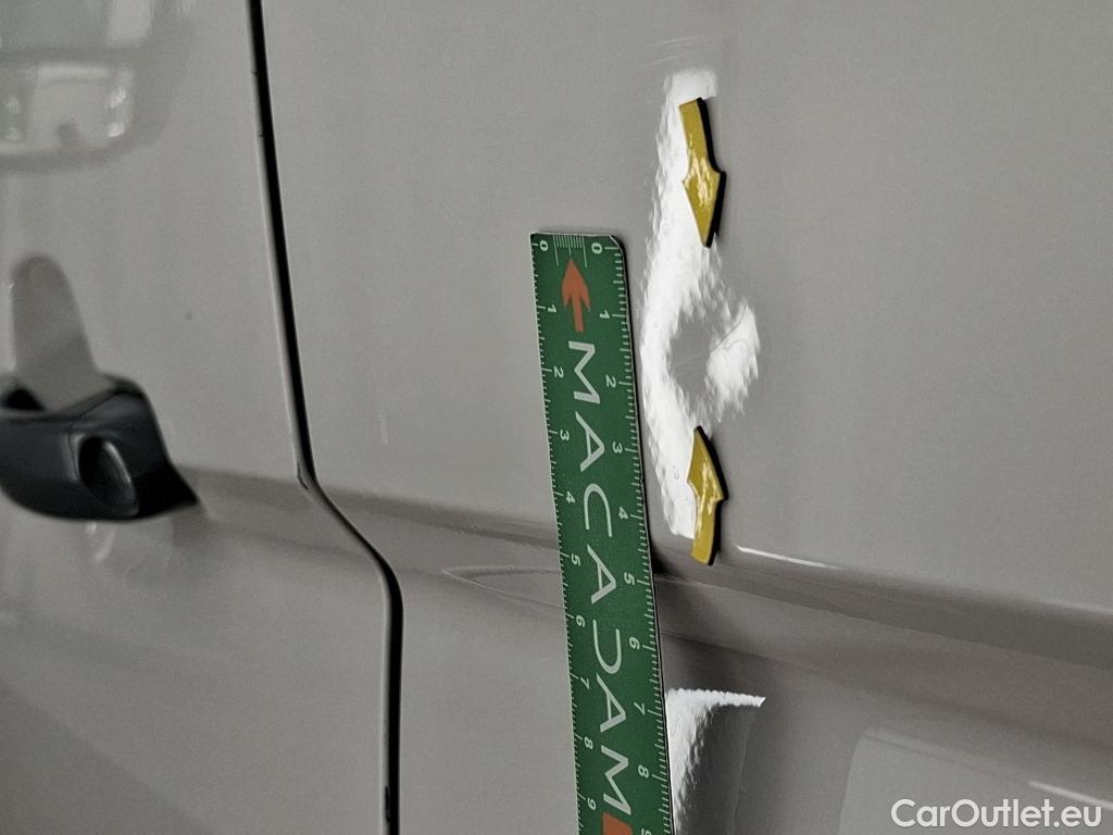  Volkswagen  Crafter  Fourgon Fourgon 35 mittlerer Radstand mit Hochdach FWD 2.0 140CV BVM6 #47
