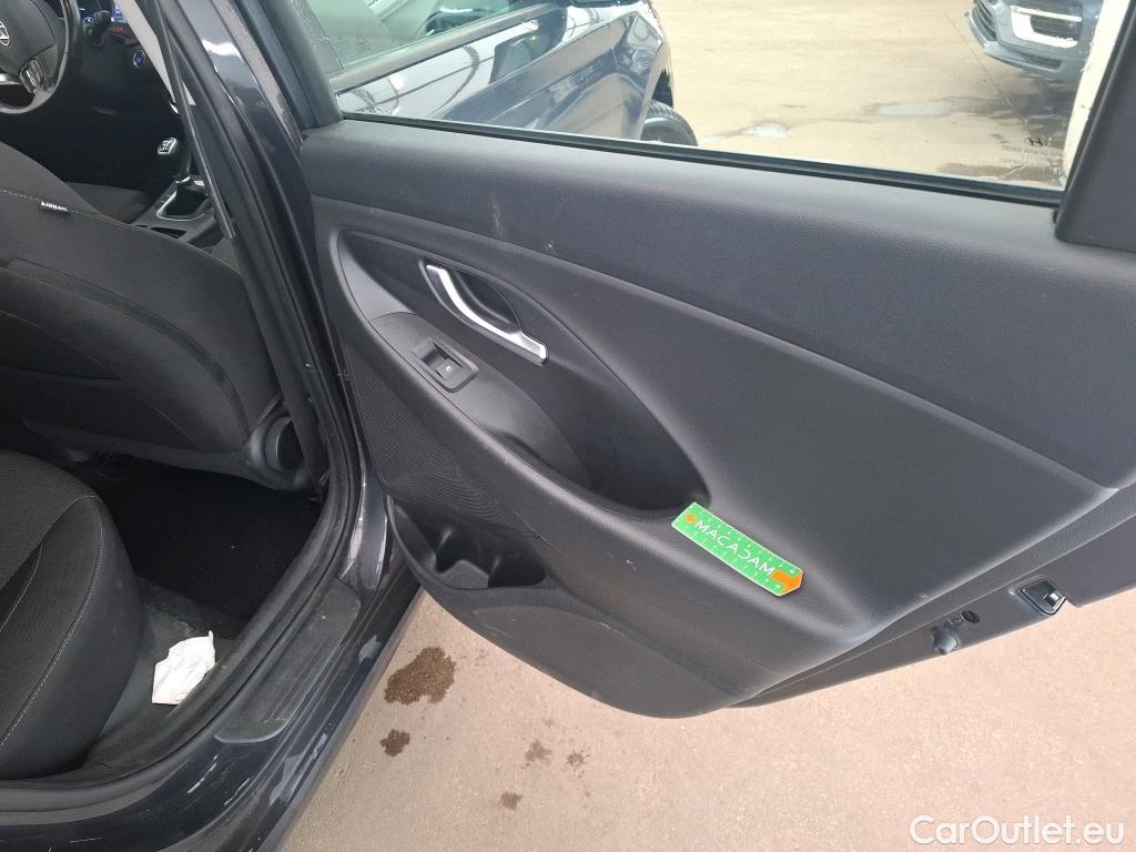  Hyundai  i30  cw Business 1.6 CRDi 115CV BVM6 E6d #27