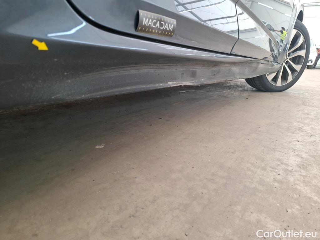  Renault  Megane RENAULT Mégane Berline / 2020 / 5P / Berline techno TCe 140 EDC #4