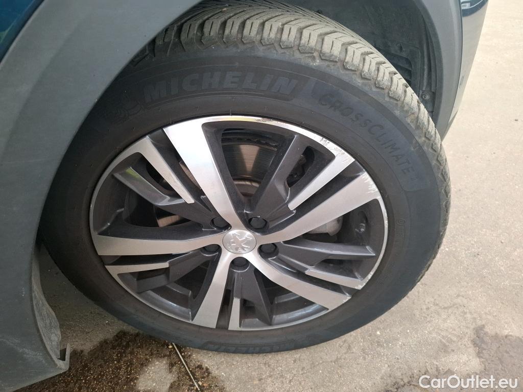  Peugeot  3008 PEUGEOT  / 2020 / 5P / SUV 1.6 HYBRID 225 E-EAT8 Allure Pack #5