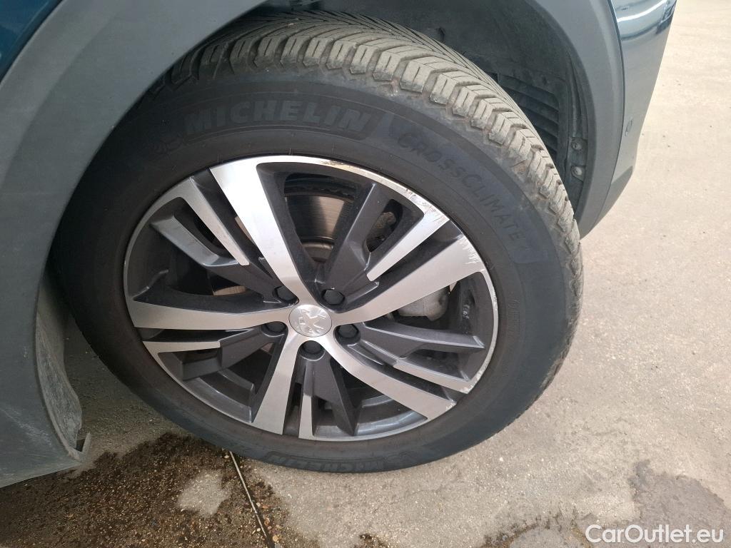  Peugeot  3008 PEUGEOT  / 2020 / 5P / SUV 1.6 HYBRID 225 E-EAT8 Allure Pack #17