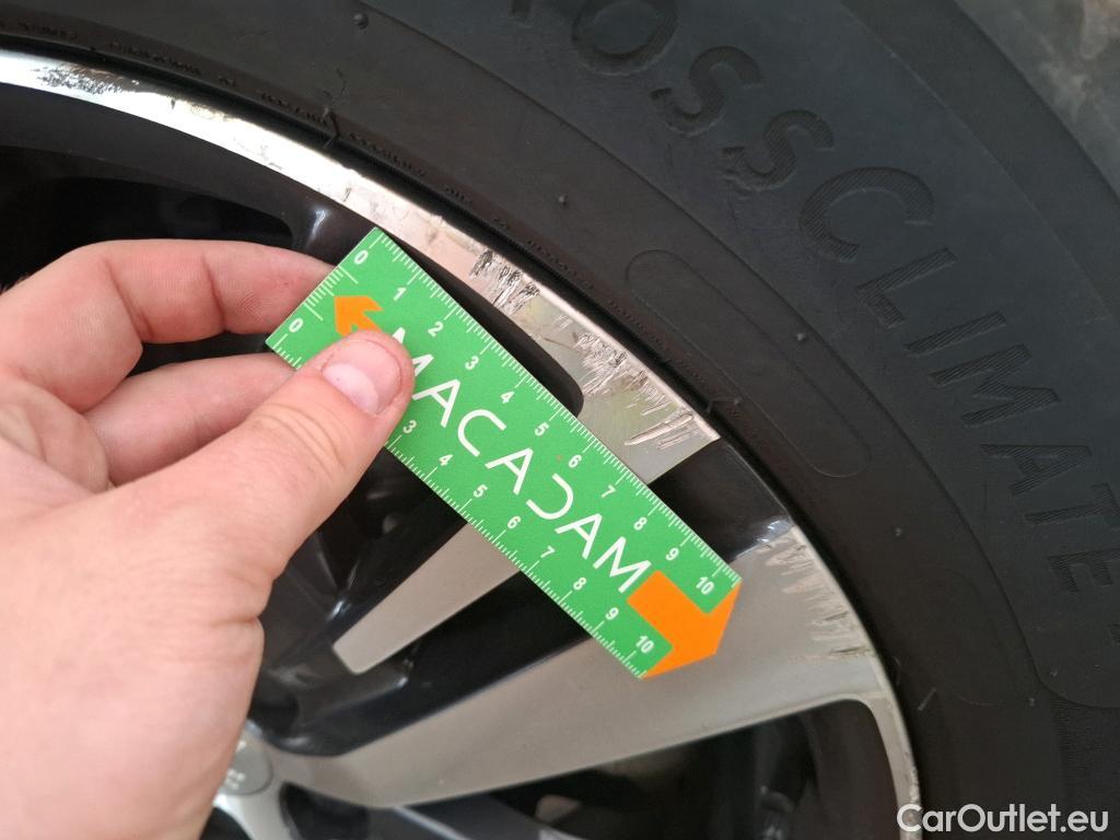  Peugeot  3008 PEUGEOT  / 2020 / 5P / SUV 1.6 HYBRID 225 E-EAT8 Allure Pack #19