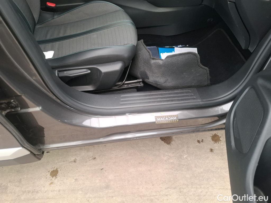  Peugeot  2008  Allure Business 1.5 HDi 130CV BVA8 E6d #30