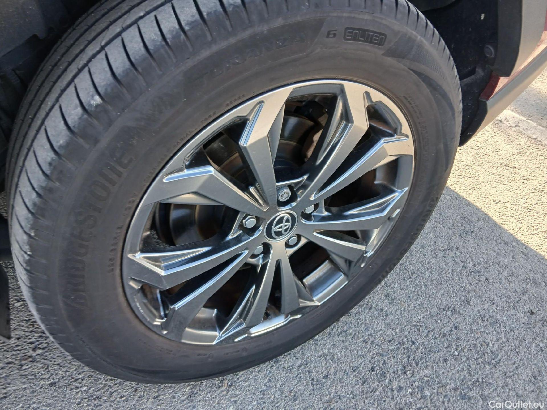  Toyota  RAV4 TOYOTA  / 2018 / 5P / todoterreno 2.5l 220H Advance 4WD #15