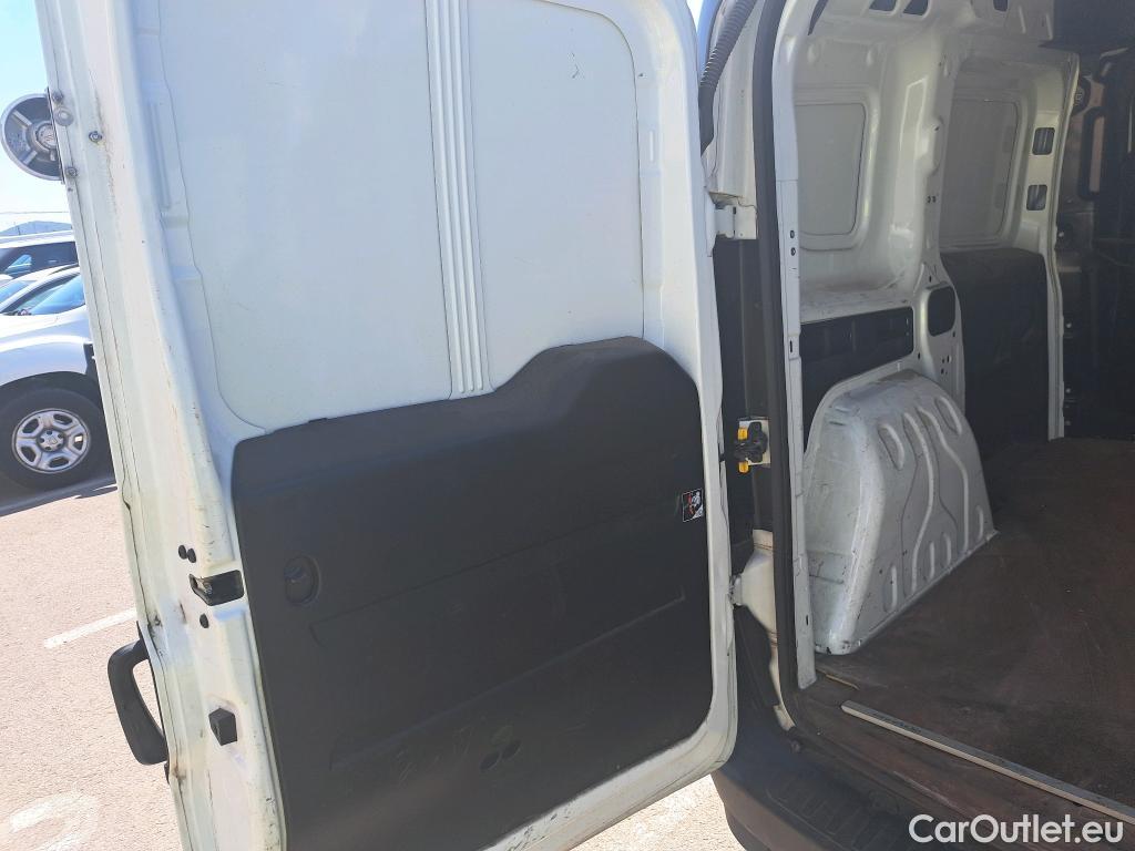  Fiat  Doblo FIAT Doblò Cargo/2015/3P/furgón derivado de turismo Cargo Base Plus 1.3 Mjet 59kW (80CV) #57