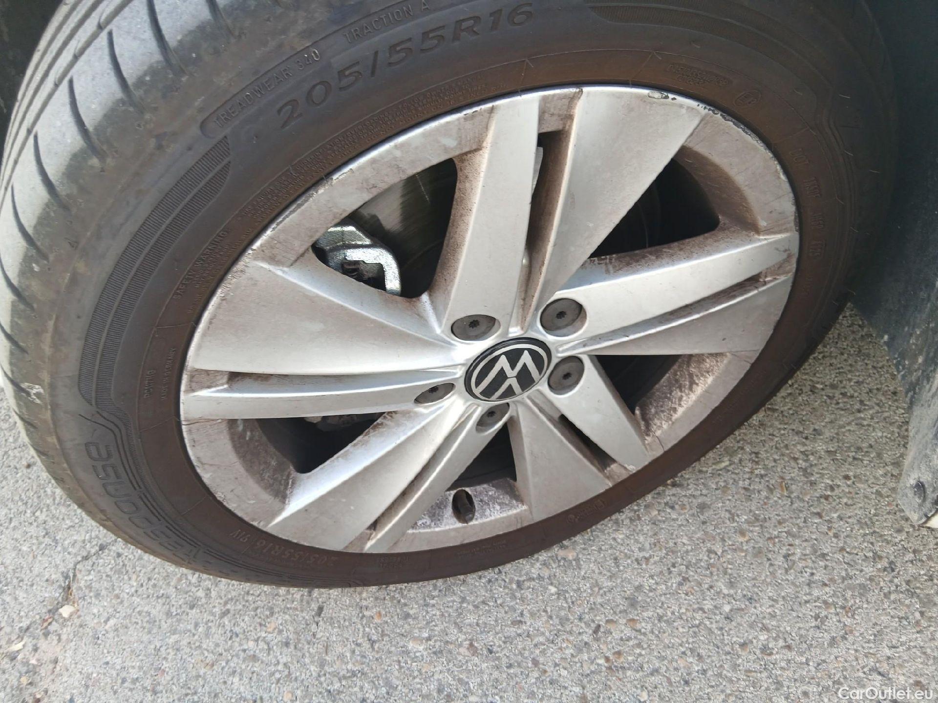  Volkswagen  Golf  VOLKSWAGEN / 2020 / 5P / berlina con portón Life 2.0 TDI 85kW (115CV) (CM) #12