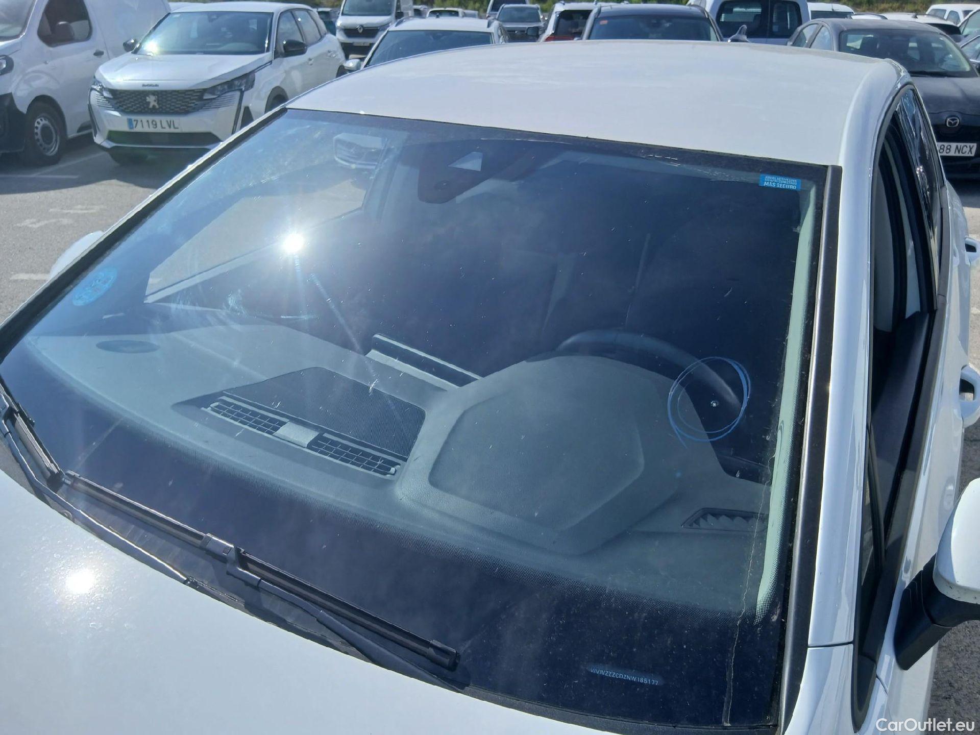  Volkswagen  Golf  VOLKSWAGEN / 2020 / 5P / berlina con portón Life 2.0 TDI 85kW (115CV) (CM) #2