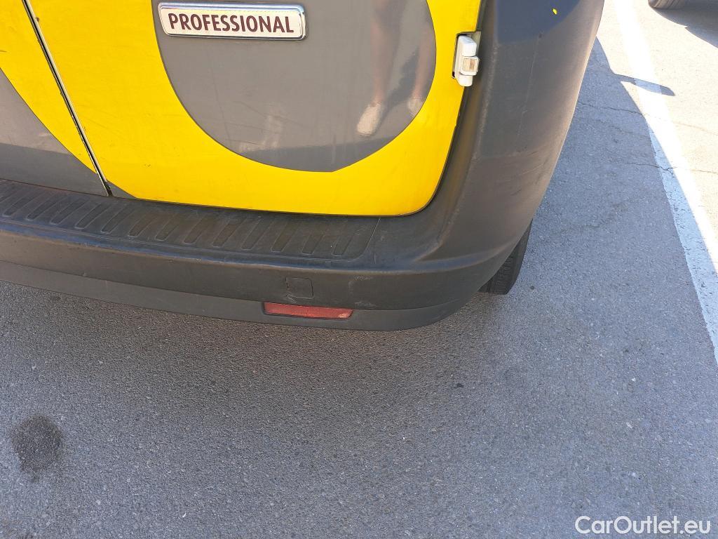  Fiat  Doblo FIAT Doblò Cargo/2015/3P/furgón derivado de turismo Cargo Base Plus 1.3 Mjet 59kW (80CV) #53