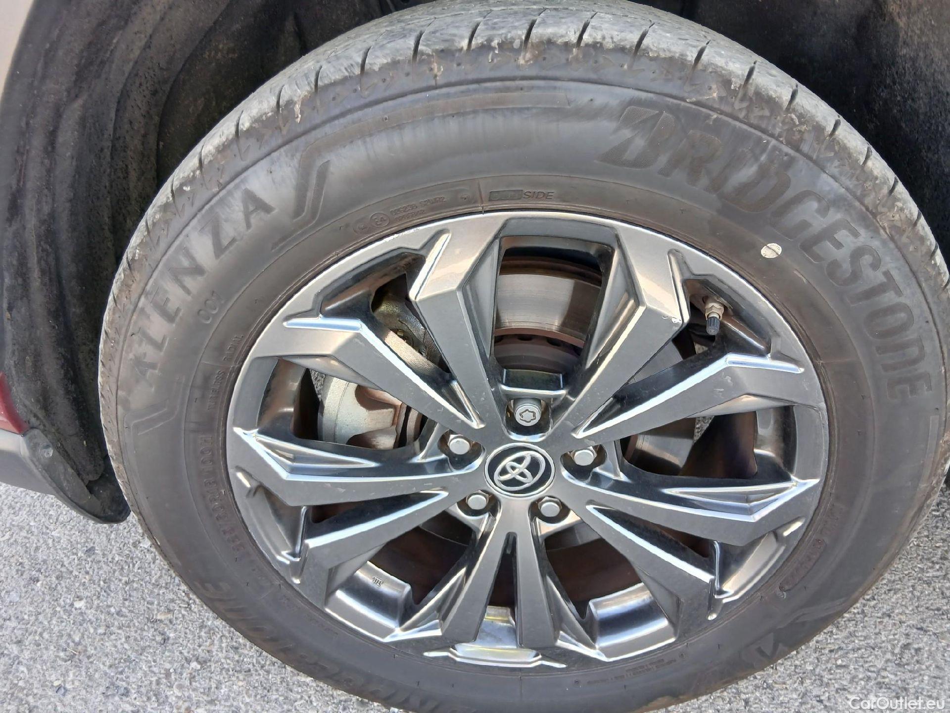  Toyota  RAV4 TOYOTA  / 2018 / 5P / todoterreno 2.5l 220H Advance 4WD #8