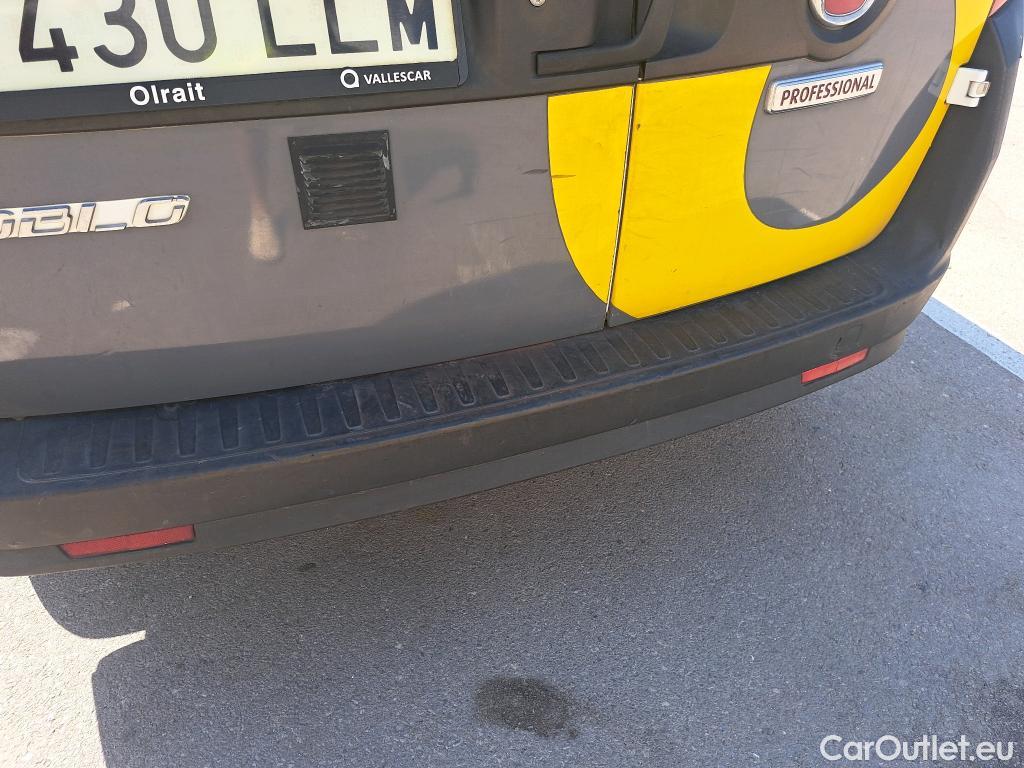  Fiat  Doblo FIAT Doblò Cargo/2015/3P/furgón derivado de turismo Cargo Base Plus 1.3 Mjet 59kW (80CV) #33