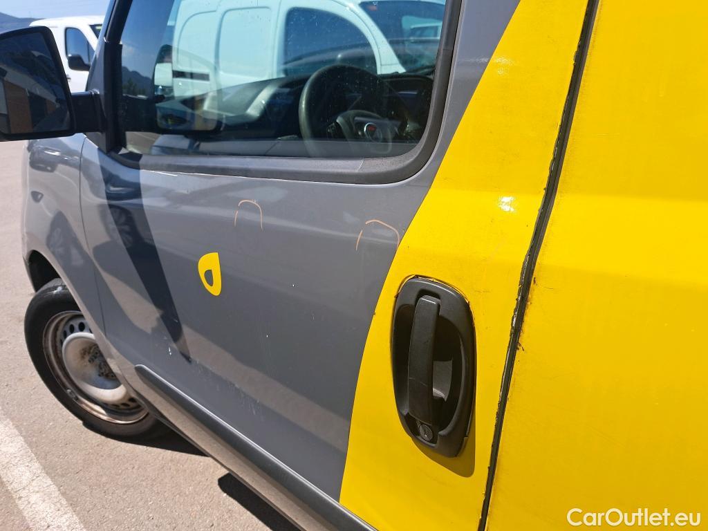  Fiat  Doblo FIAT Doblò Cargo/2015/3P/furgón derivado de turismo Cargo Base Plus 1.3 Mjet 59kW (80CV) #31